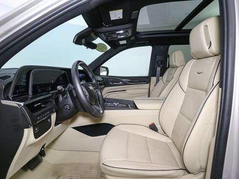 Used 2024 Cadillac Escalade Premium Luxury AWD/4WD image 44