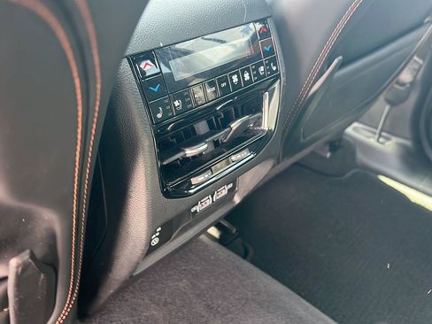 Used 2022 Jeep Grand Cherokee Summit AWD/4WD image 12