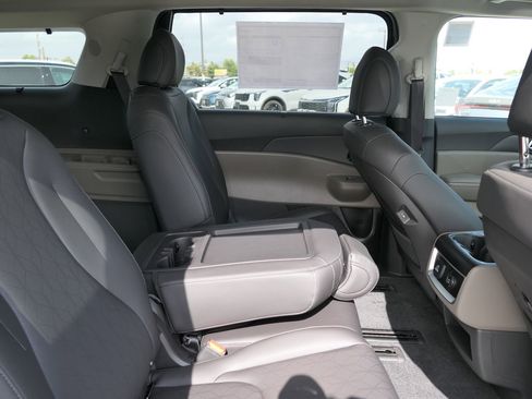 New 2026 Kia Carnival SX FWD image 22