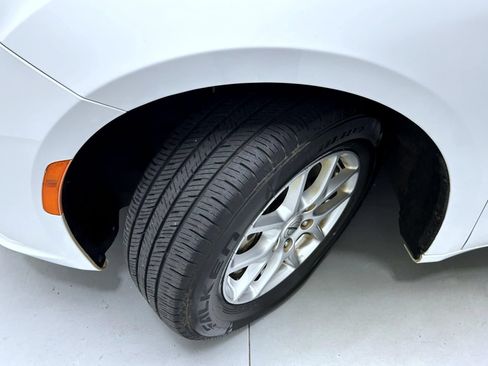Used 2022 Chrysler Pacifica Touring-L FWD image 22