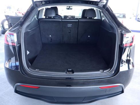 Used 2023 Tesla Model Y Long Range AWD/4WD image 29