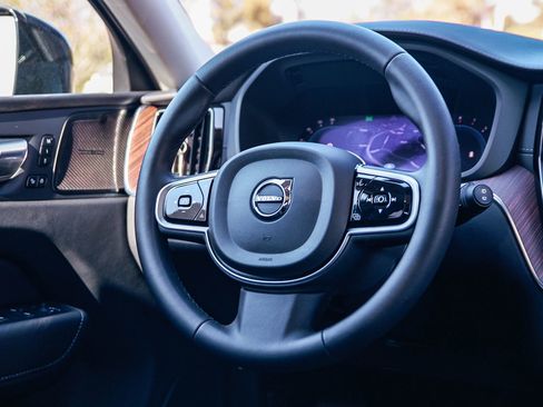 Used 2023 Volvo XC60 B5 Ultimate w/ Climate Package image 17