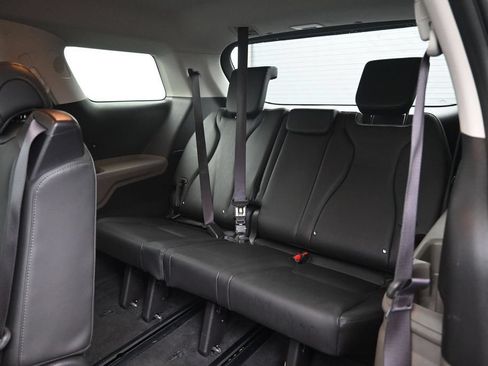 Used 2026 Kia Carnival FWD image 30