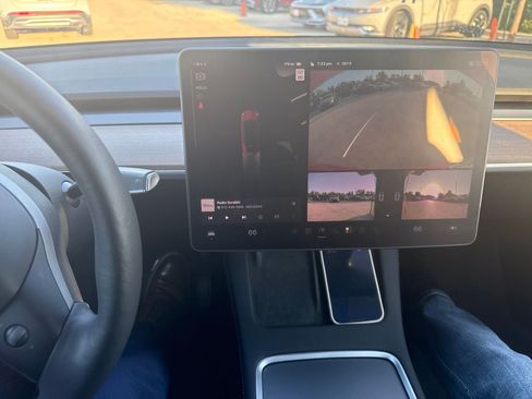 Used 2023 Tesla Model Y Long Range AWD/4WD image 12