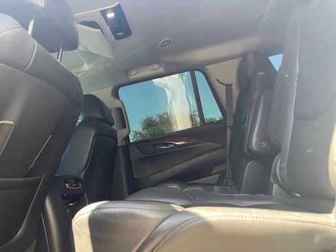 Used 2015 Cadillac Escalade Premium RWD image 8