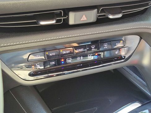 Used 2023 Buick Envision Essence FWD image 15