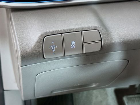 Used 2025 Hyundai Elantra SEL FWD image 17