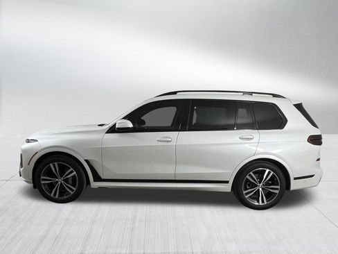 Used 2023 BMW X7 xDrive40i w/ M Sport Package AWD/4WD image 4