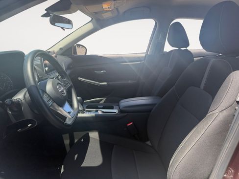 Used 2025 Nissan Sentra SV FWD image 9