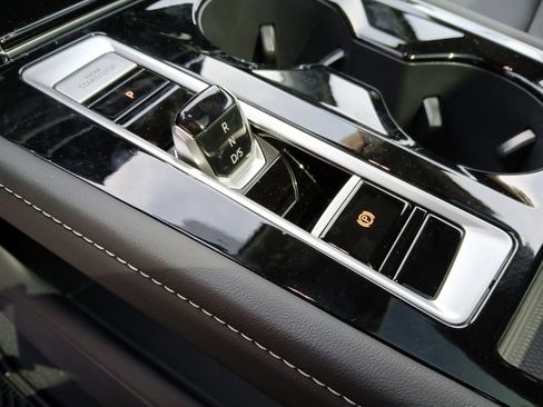 New 2025 Volkswagen Atlas SE image 23