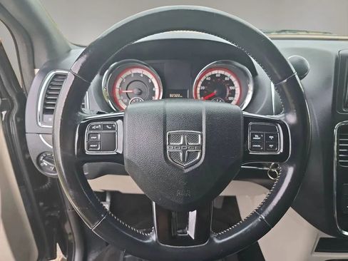 Used 2019 Dodge Grand Caravan SXT FWD image 15