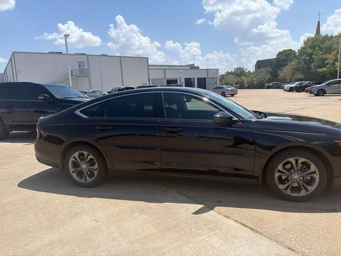 Used 2023 Honda Accord EX image 4