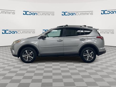 Used 2017 Toyota RAV4 XLE AWD/4WD image 5