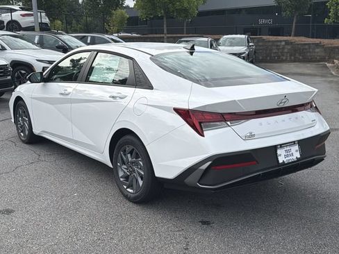 New 2026 Hyundai Elantra Hybrid FWD image 6