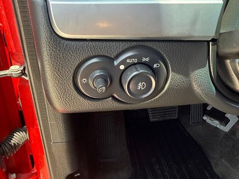 Used 2004 Chevrolet SSR w/ Preferred Equipment Group RWD image 17