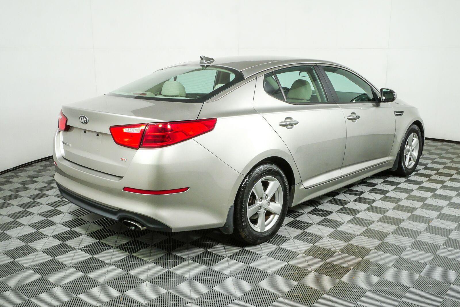 Used 2015 Kia Optima LX FWD image 3