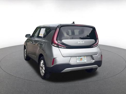 Used 2025 Kia Soul LX w/ LX Technology Package FWD image 11