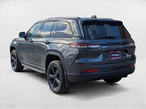New 2025 Jeep Grand Cherokee Altitude image 9