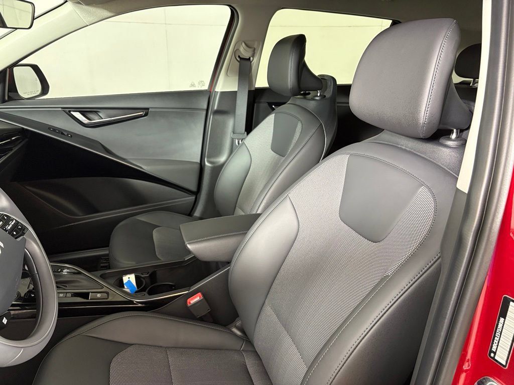 New 2026 Kia Niro EX FWD image 17
