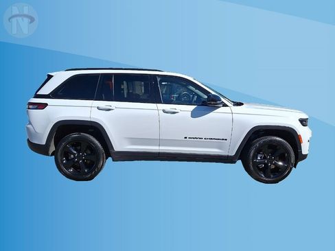 Certified 2025 Jeep Grand Cherokee Limited w/ Black Appearance Package AWD/4WD image 18