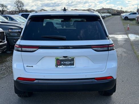 New 2026 Jeep Grand Cherokee Laredo image 7