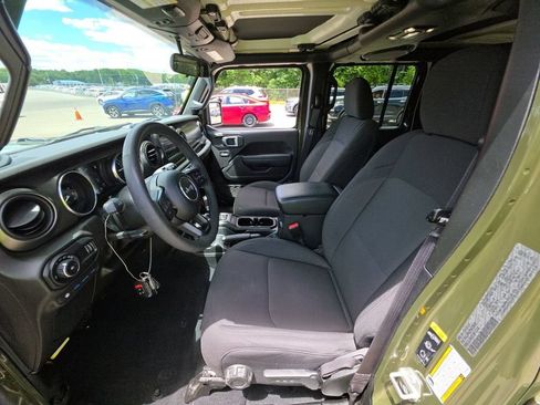 Used 2023 Jeep Wrangler Unlimited w/ Cold Weather Group AWD/4WD image 8