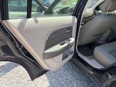 Used 2010 Chrysler Sebring Touring FWD image 12