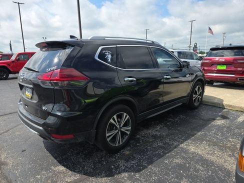 Used 2020 Nissan Rogue SV w/ Premium Package FWD image 2
