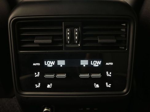 Used 2024 Porsche Cayenne Turbo AWD/4WD image 22