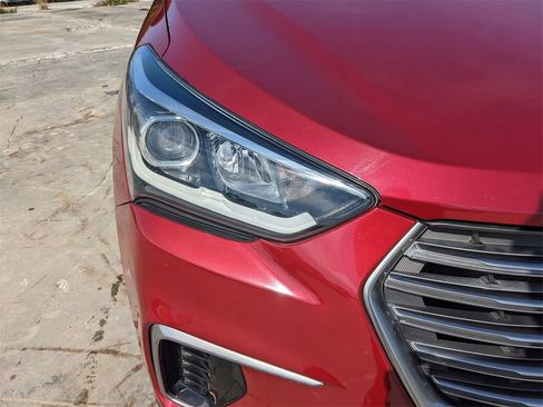 Used 2018 Hyundai Santa Fe SE image 11