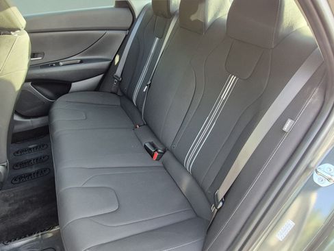 Used 2024 Hyundai Elantra SEL FWD image 18