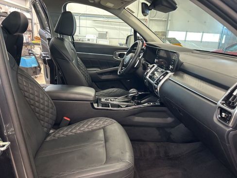 Used 2023 Kia Sorento SX AWD/4WD image 13