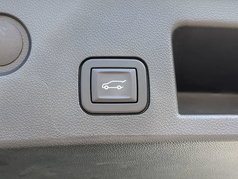 Used 2025 Chevrolet Equinox LT w/ Convenience Package II FWD image 10