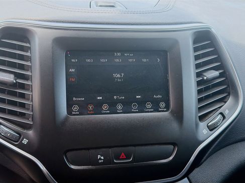 Used 2019 Jeep Cherokee Latitude w/ Popular Appearance Group AWD/4WD image 11