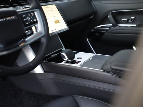 New 2026 Land Rover Range Rover SE image 18