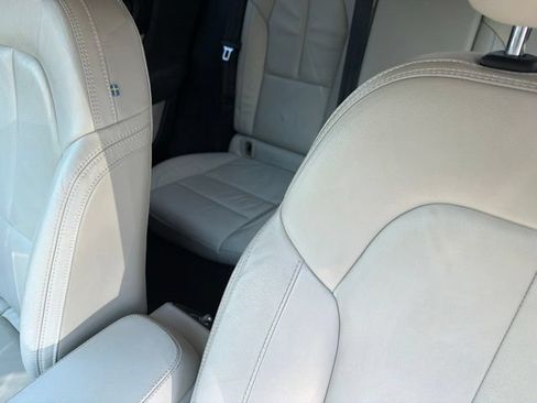 Used 2022 Volvo XC40 T4 Momentum FWD image 14