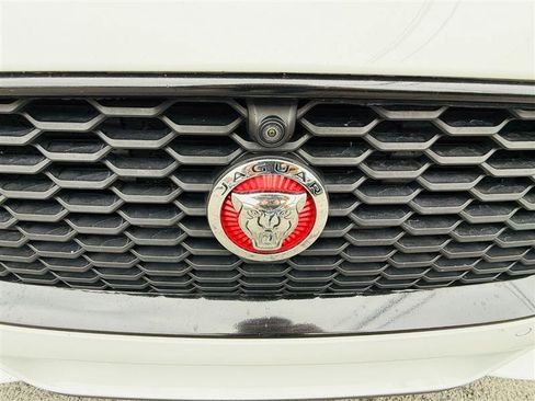 Used 2020 Jaguar XE S RWD image 10