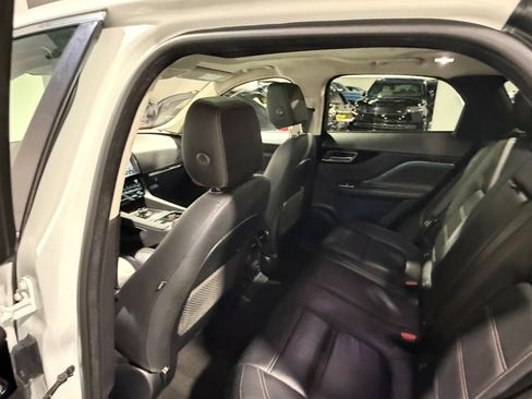 Used 2019 Jaguar F-PACE Prestige image 47