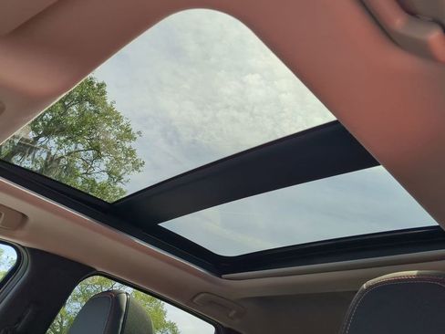 New 2026 Nissan Kicks SR w/ SR Premium Package FWD image 19