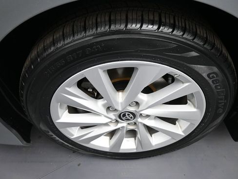 Used 2021 Toyota Camry LE image 14