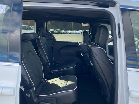 New 2026 Chrysler Pacifica Limited w/ Uconnect Theater Family Group image 33