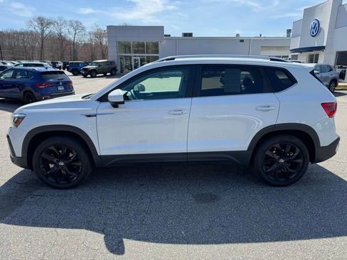 Certified 2023 Volkswagen Taos SE w/ Panoramic Sunroof Package image 8