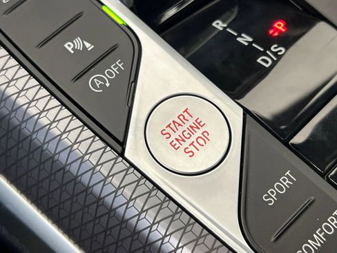 Used 2026 BMW 330i Sedan w/ M Sport Package image 28