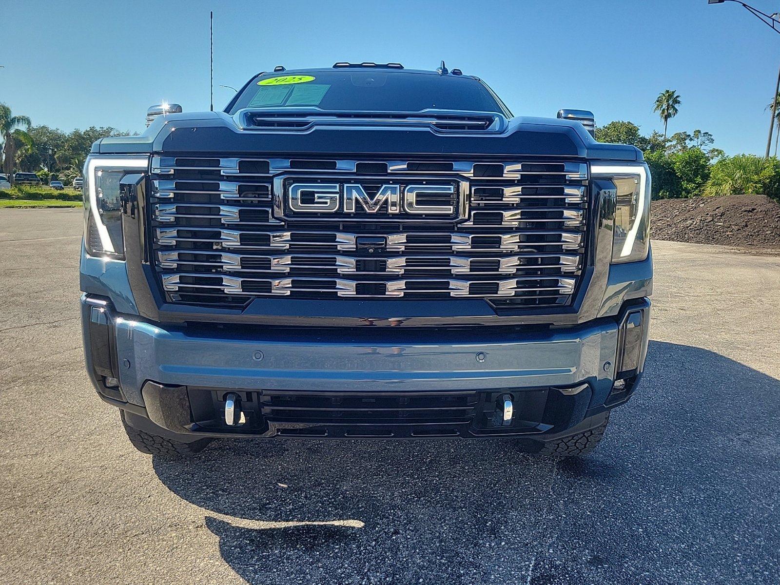 Used 2025 GMC Sierra 2500 Denali Ultimate AWD/4WD image 3