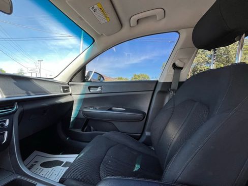 Used 2019 Kia Optima LX FWD image 15