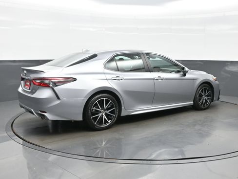 Used 2024 Toyota Camry SE FWD image 6