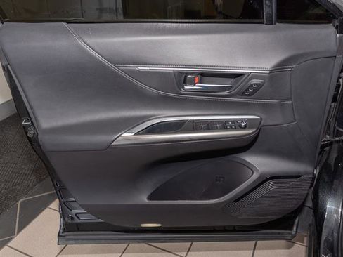 Used 2022 Toyota Venza Limited image 10