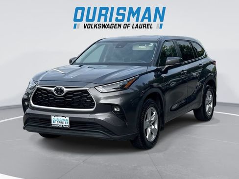 Used 2023 Toyota Highlander LE FWD image 1
