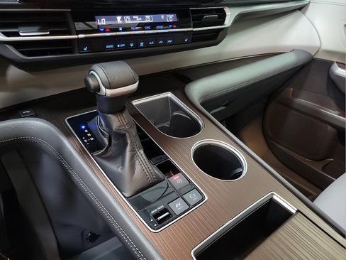 Certified 2022 Toyota Sienna XLE image 15