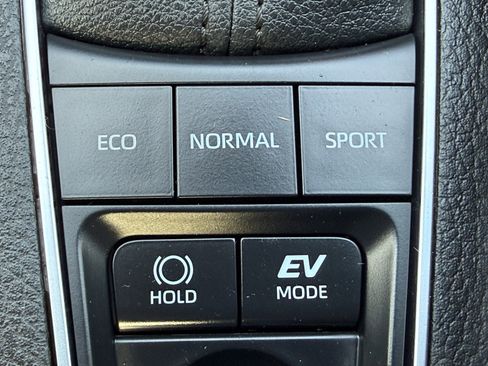 Used 2021 Toyota Avalon XSE image 45